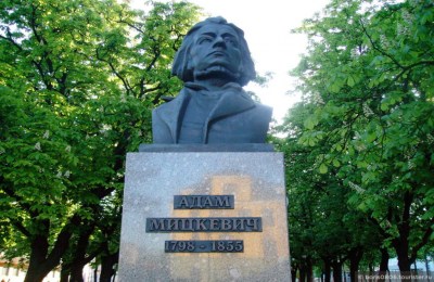 Памятник Адаму Мицкевичу в г. Брест