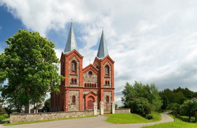 Костел Святой Троицы в д. Плюсы