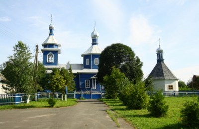 Троицкая церковь в д. Дворец