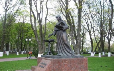 Памятник Ефросинии Полоцкой в г. Минск