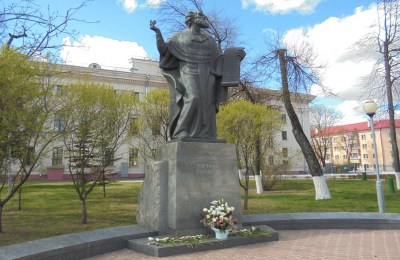 Памятник Кириллу Туровскому в г. Гомель